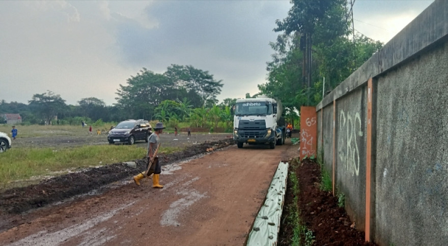 Pelebaran Jalan Desa Tamansari RT/RW. 001/004 