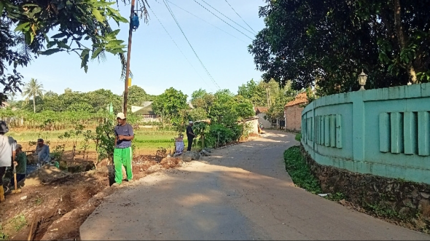 Pembangunan Turap Jalan, Warga Sambut Positif