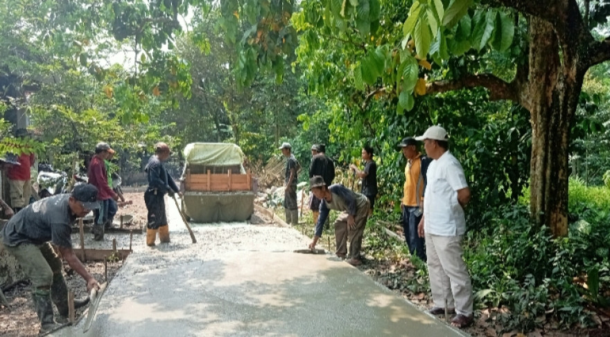 PENGECORAN JALAN- GG.H Said Kp. Nanggerang RT 02 RW 05